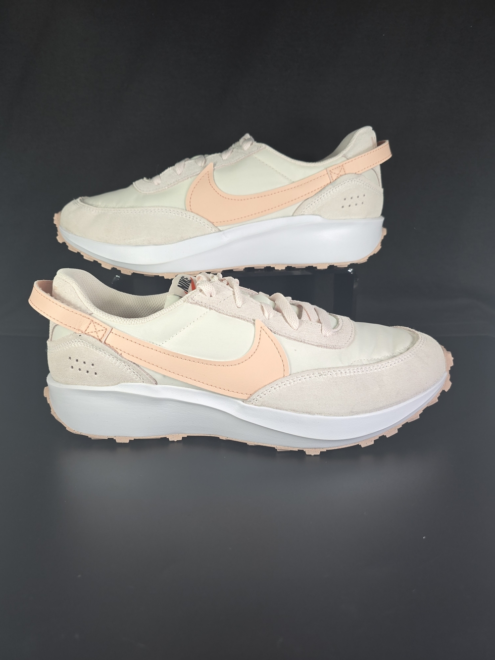 Women's Nike Waffle Debut Sneakers
Size: Women's 10 - Picture 6 of 11